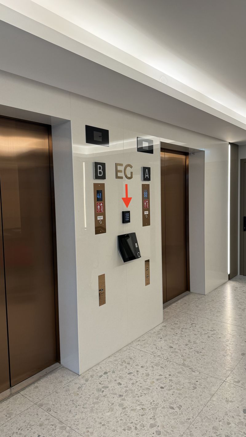 Aufzüge im Erdgeschoss